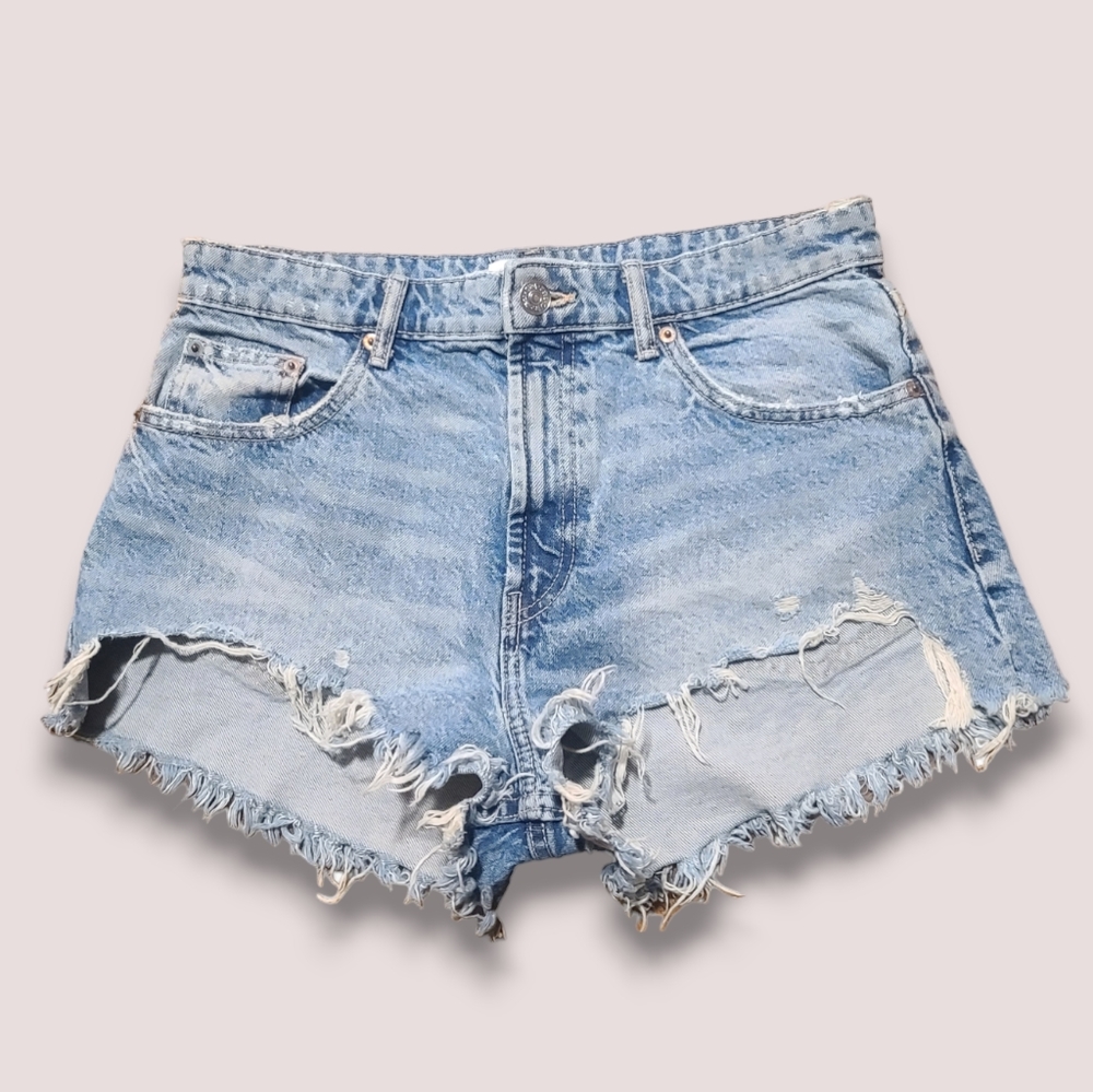 Zara Women's Jean Shorts Distressed Medium Washed Size 8